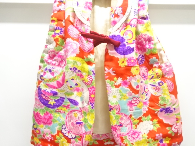 JAPANESE KIMONO / ANTIQUE CHANCHANKO (PADDED SLEEVELESS COAT) / SILK / FLOWERS